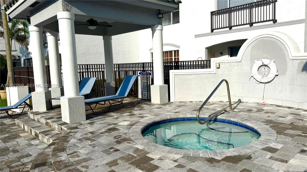 735 SW 148 ave #1711 Sunrise, FL 33325