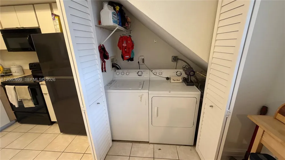 735 SW 148 ave #1711 Sunrise, FL 33325