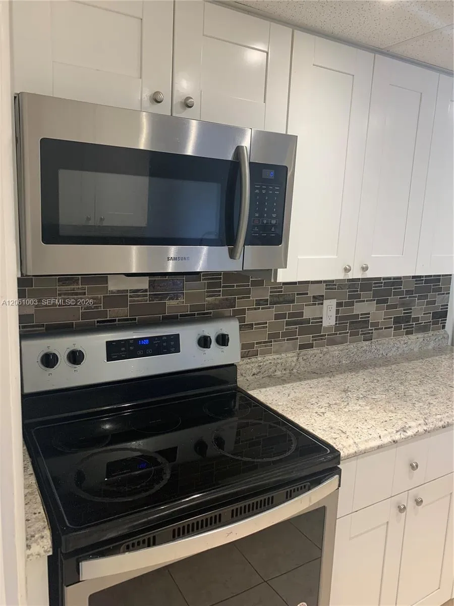 3246 Pine Island Rd #101 Sunrise, FL 33351