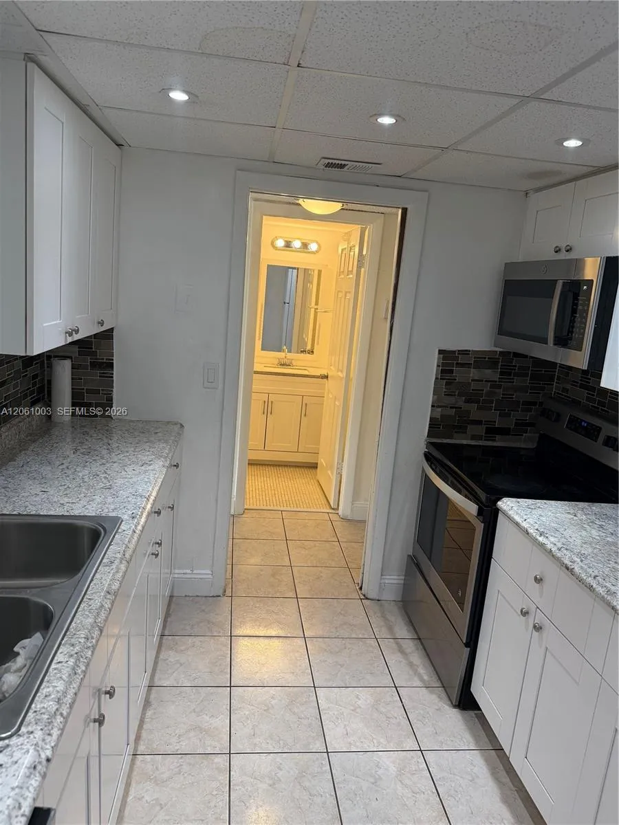 3246 Pine Island Rd #101 Sunrise, FL 33351