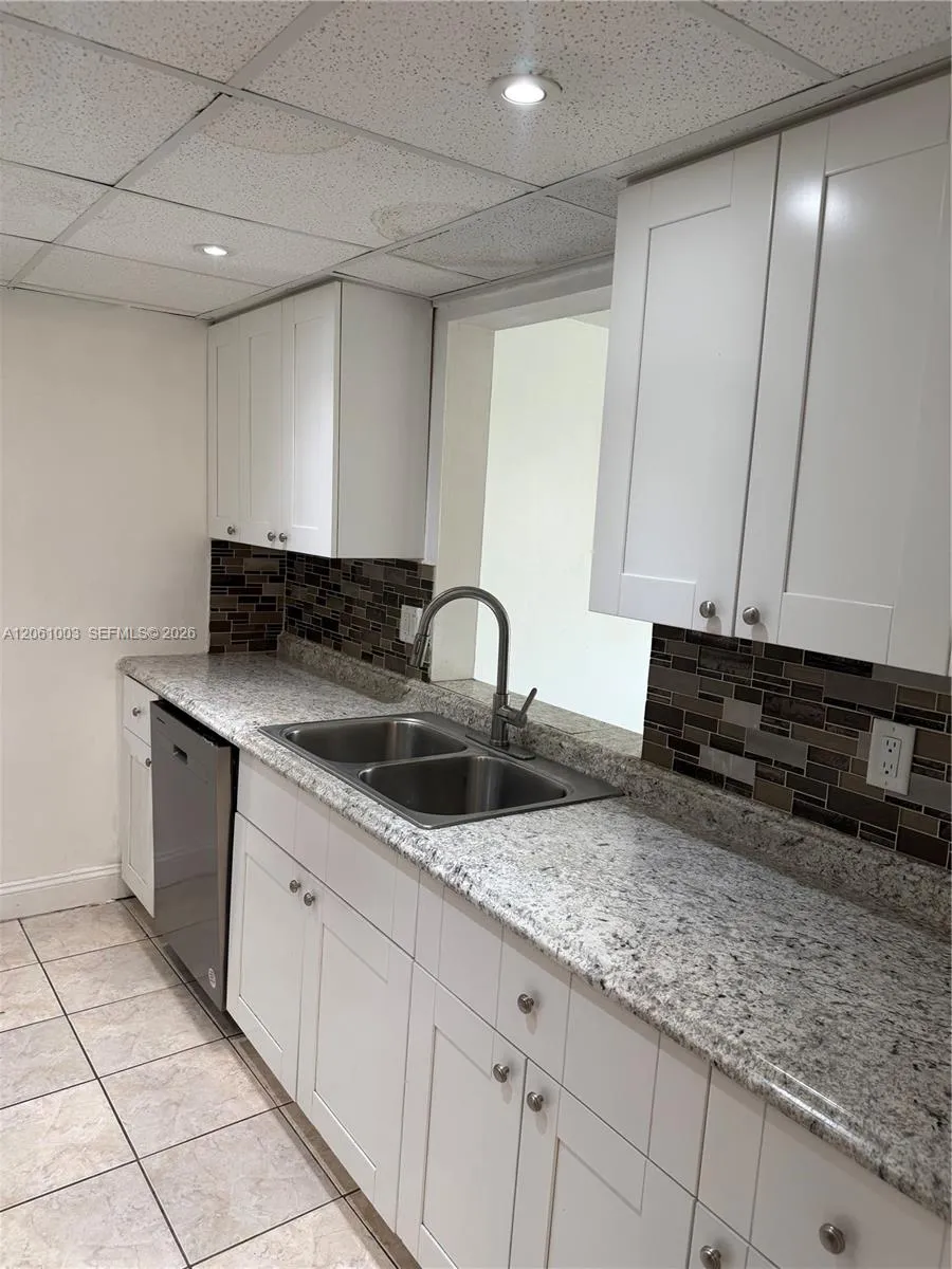 3246 Pine Island Rd #101 Sunrise, FL 33351