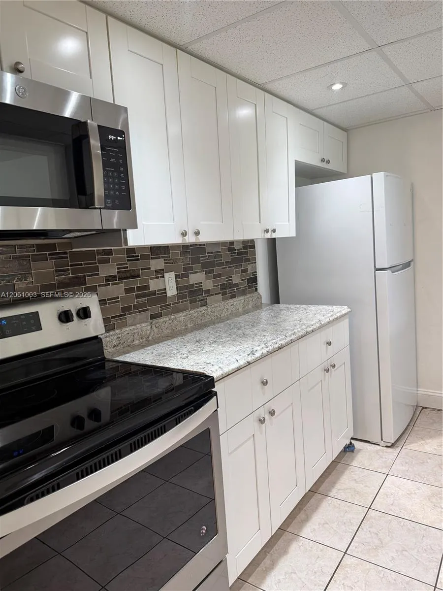 3246 Pine Island Rd #101 Sunrise, FL 33351