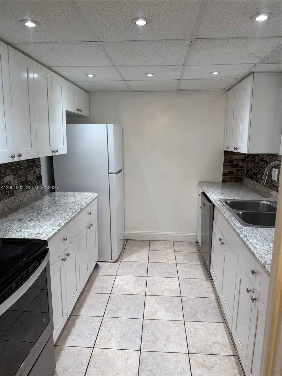 3246 Pine Island Rd #101 Sunrise, FL 33351