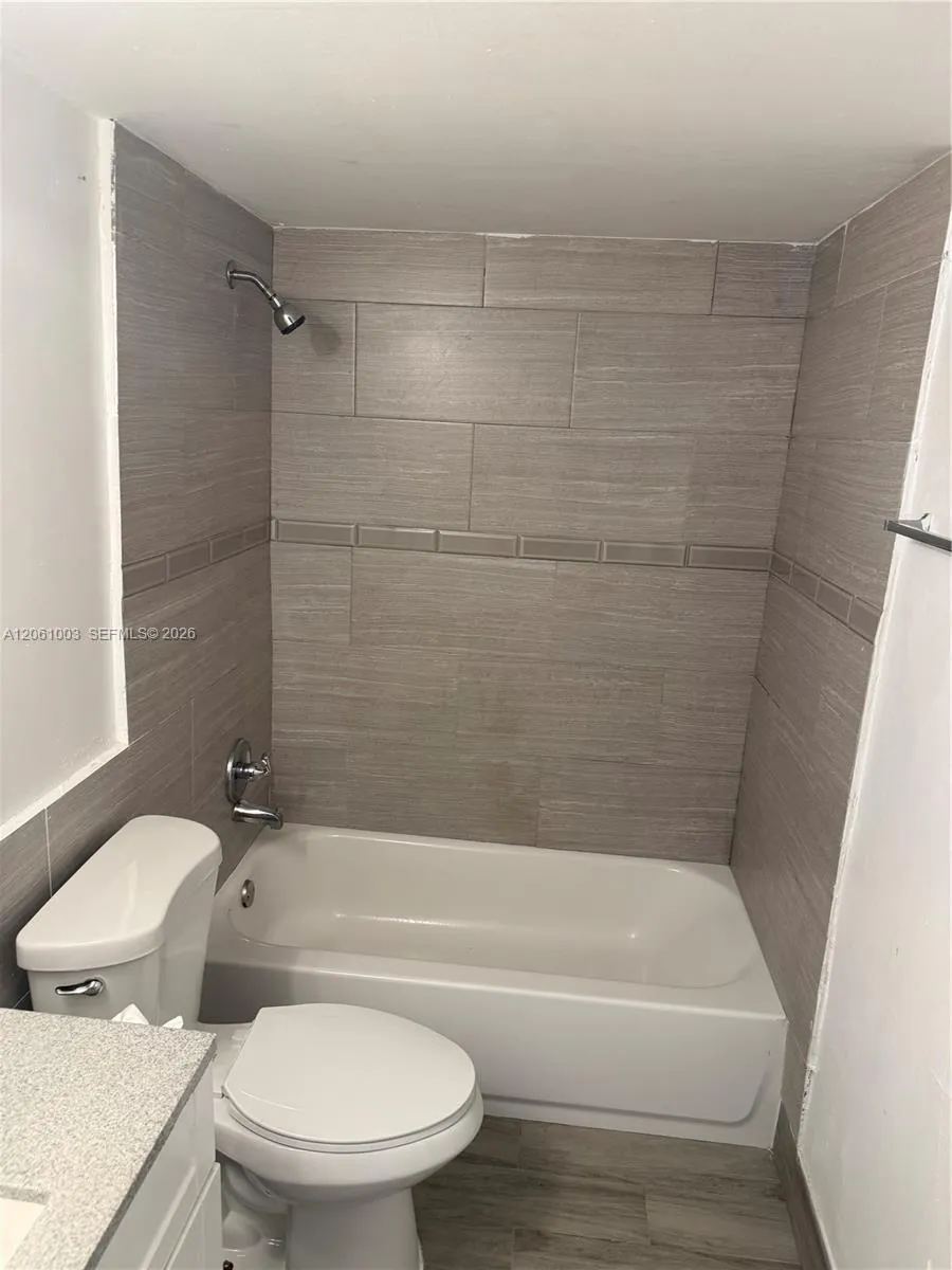 3246 Pine Island Rd #101 Sunrise, FL 33351