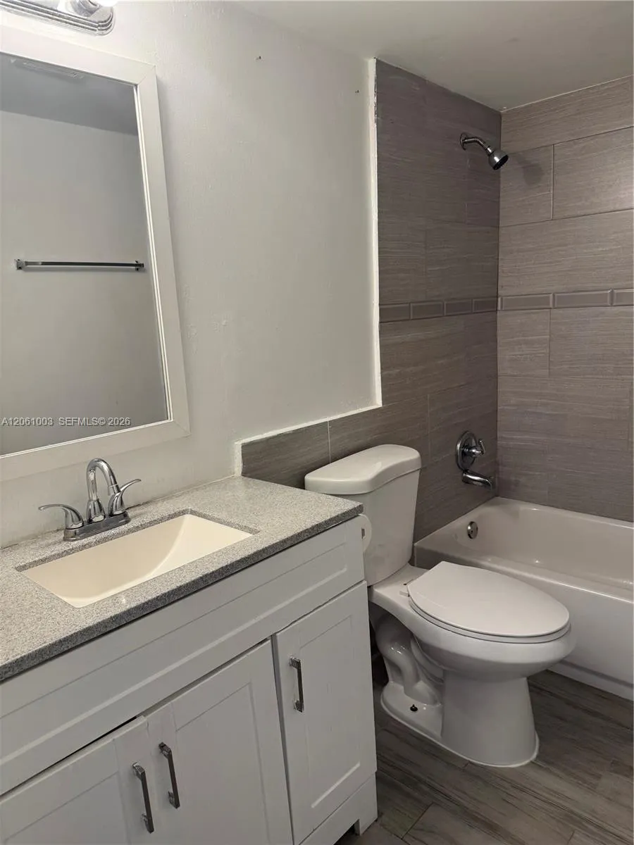 3246 Pine Island Rd #101 Sunrise, FL 33351