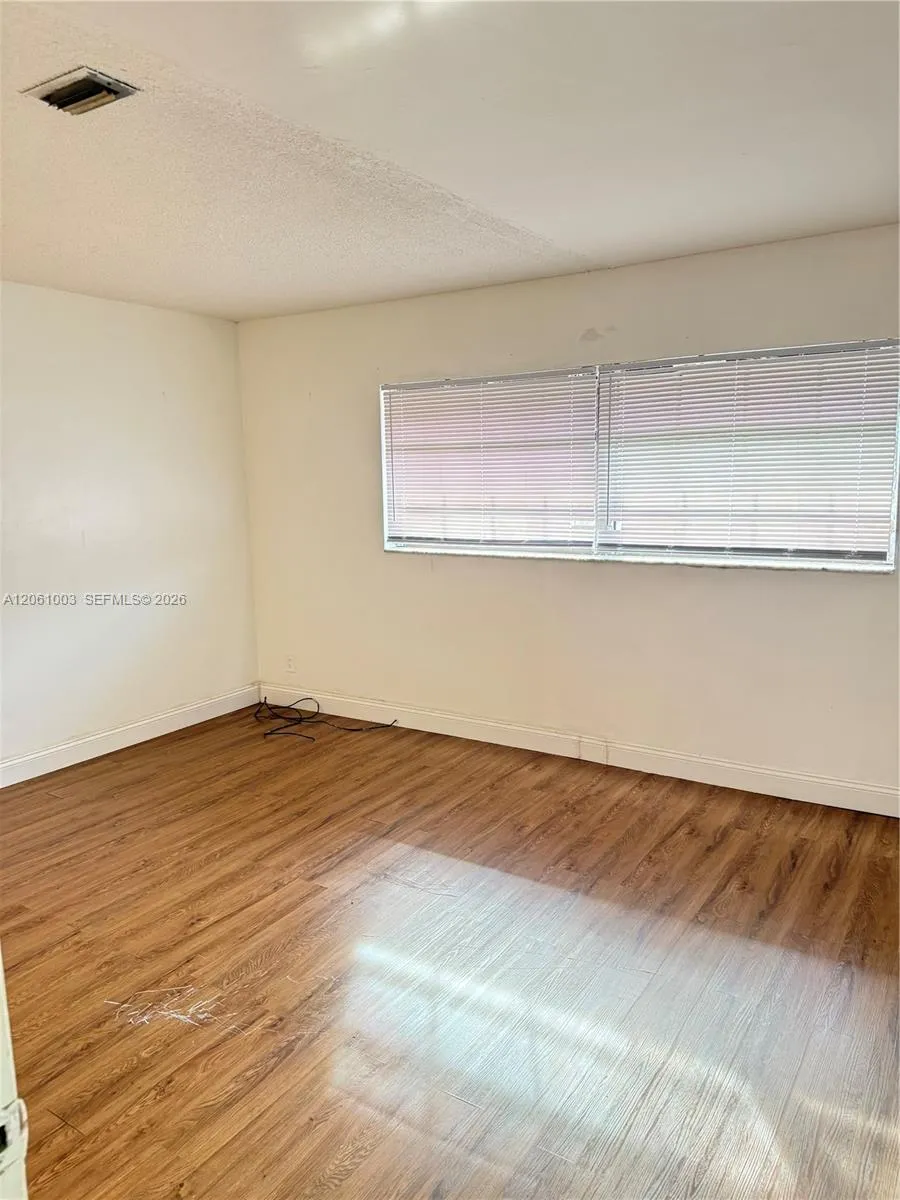 3246 Pine Island Rd #101 Sunrise, FL 33351