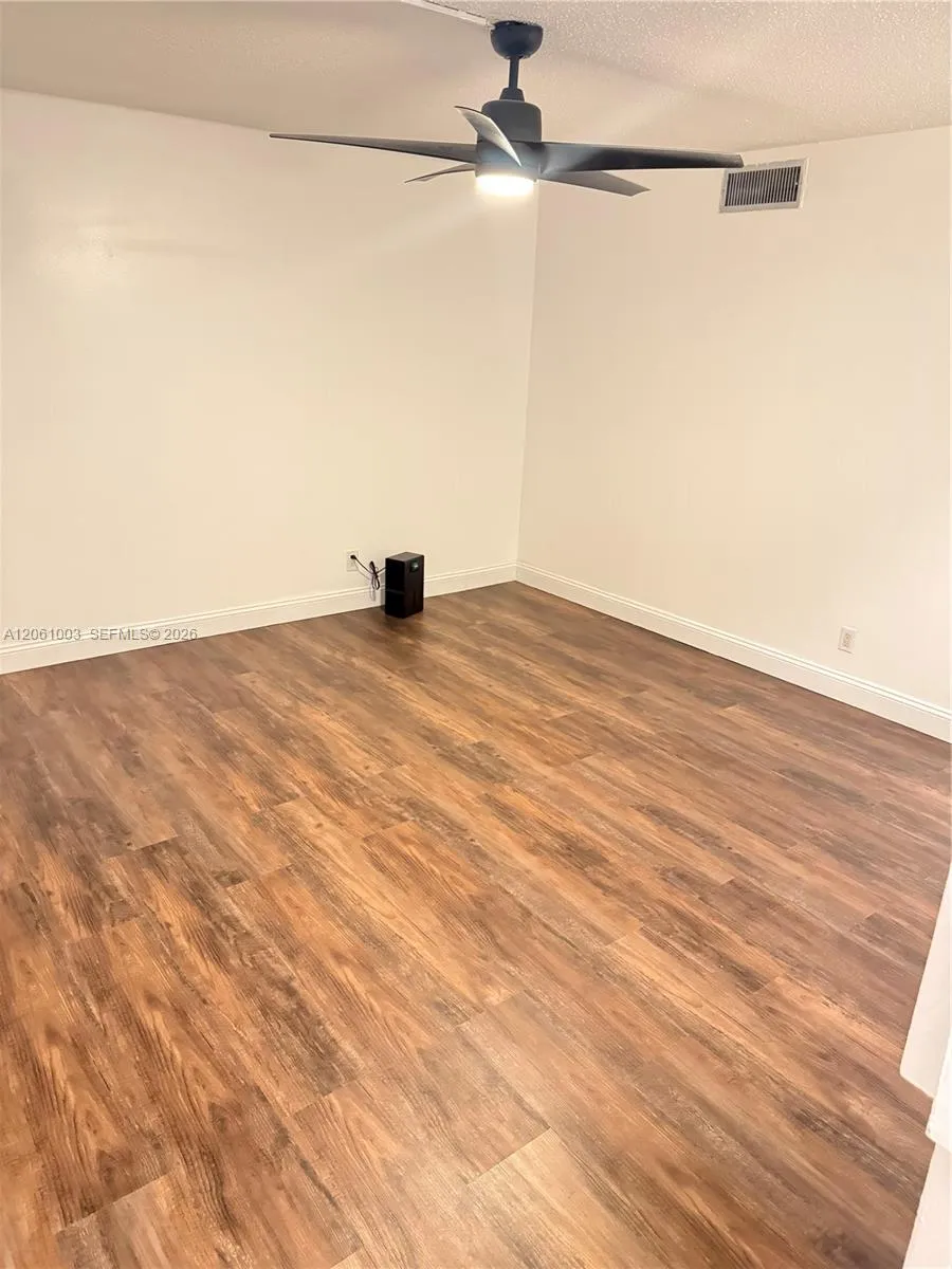 3246 Pine Island Rd #101 Sunrise, FL 33351