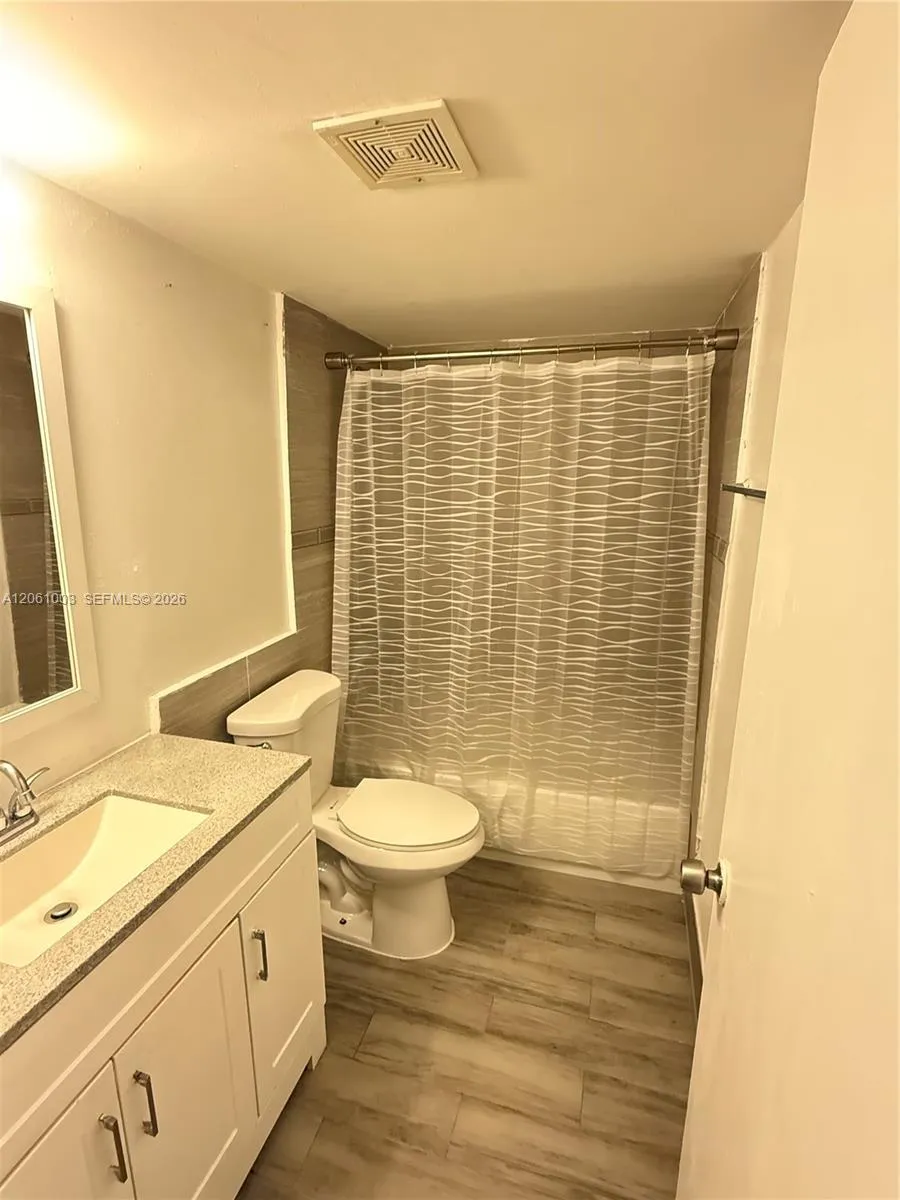 3246 Pine Island Rd #101 Sunrise, FL 33351