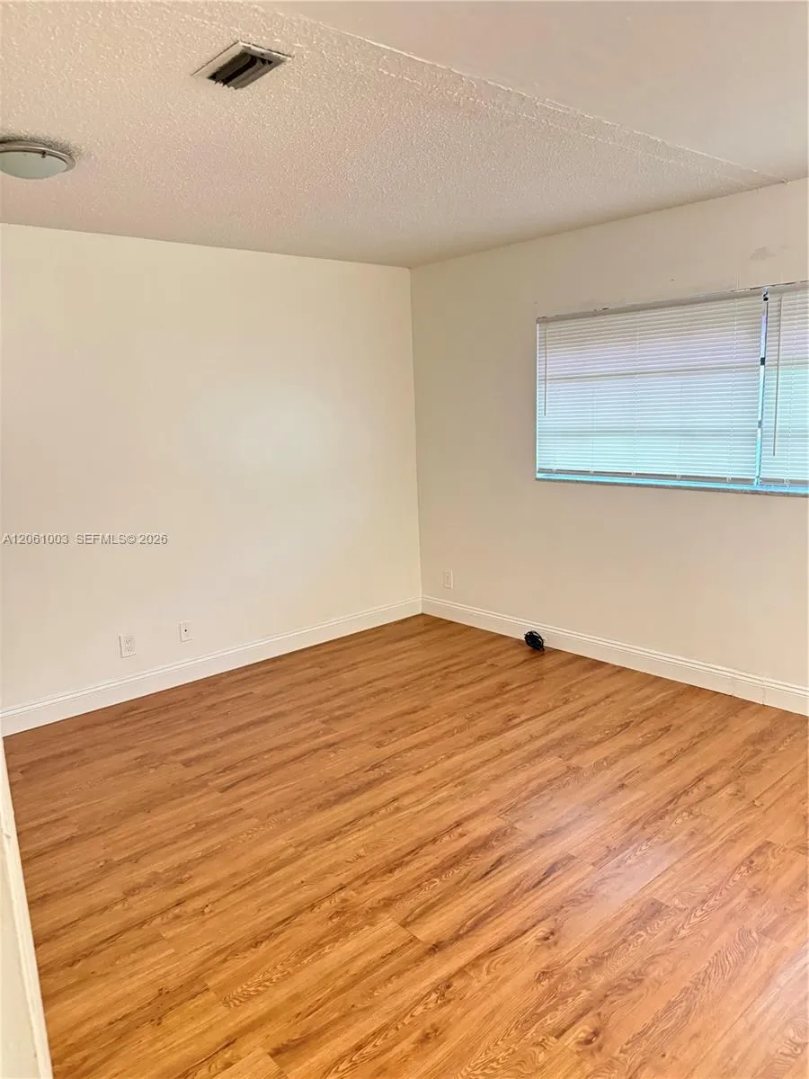3246 Pine Island Rd #101 Sunrise, FL 33351