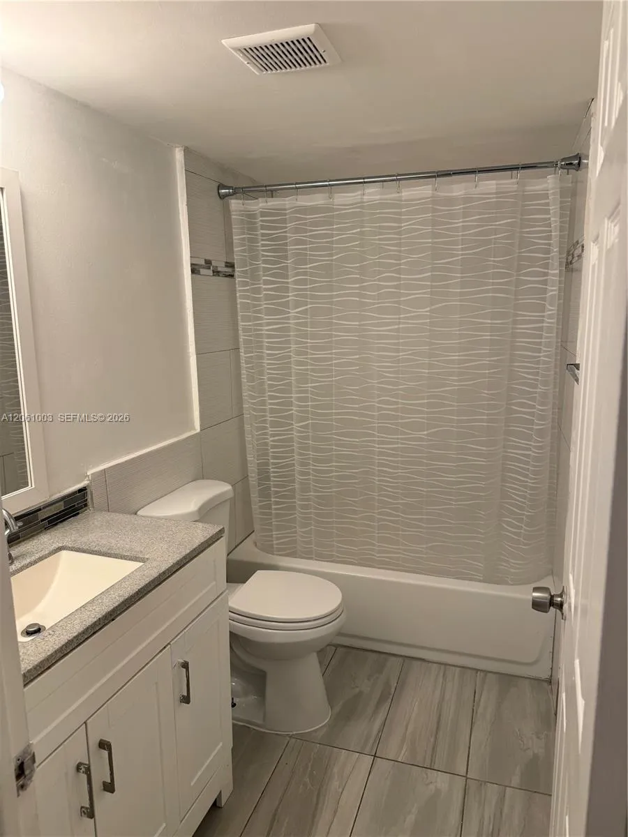 3246 Pine Island Rd #101 Sunrise, FL 33351