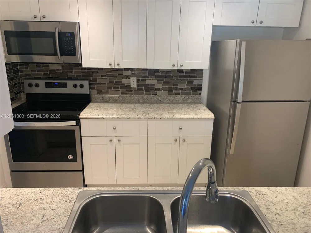 3246 Pine Island Rd #101 Sunrise, FL 33351