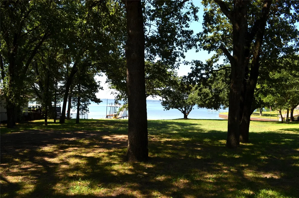 121 Autumn Wood Trail Gun Barrel City, TX 75156