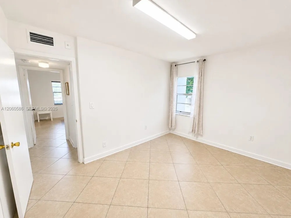 9651 SW 77th Ave #206E Miami, FL 33156