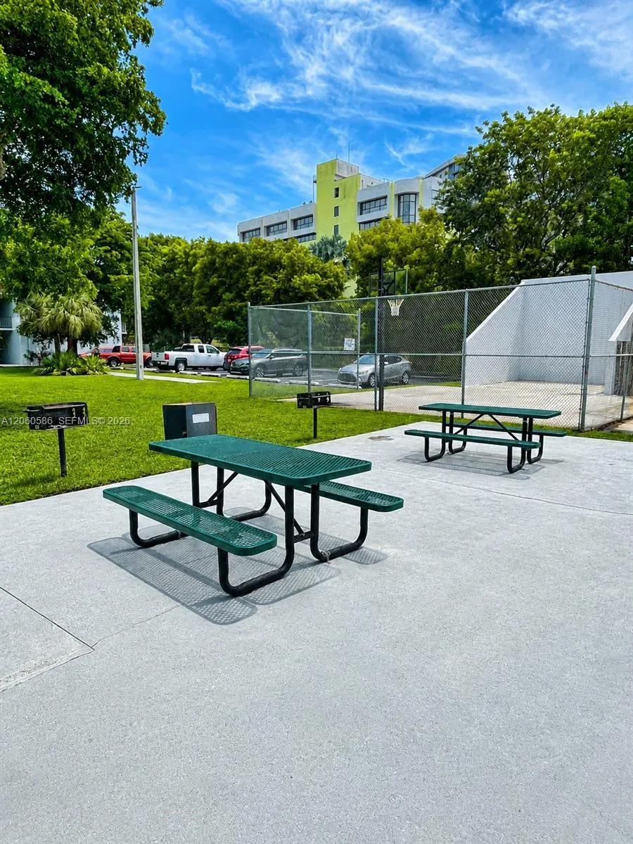 9651 SW 77th Ave #206E Miami, FL 33156