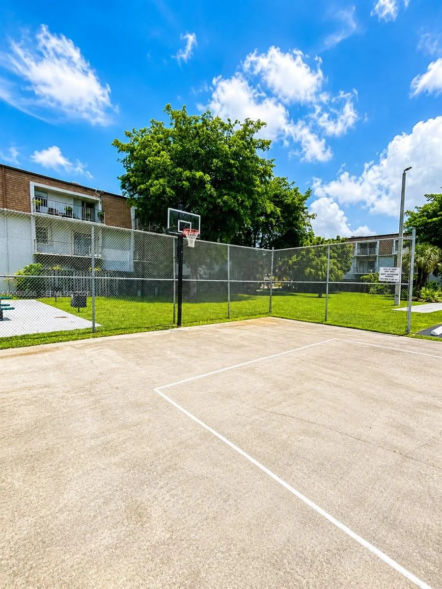 9651 SW 77th Ave #206E Miami, FL 33156