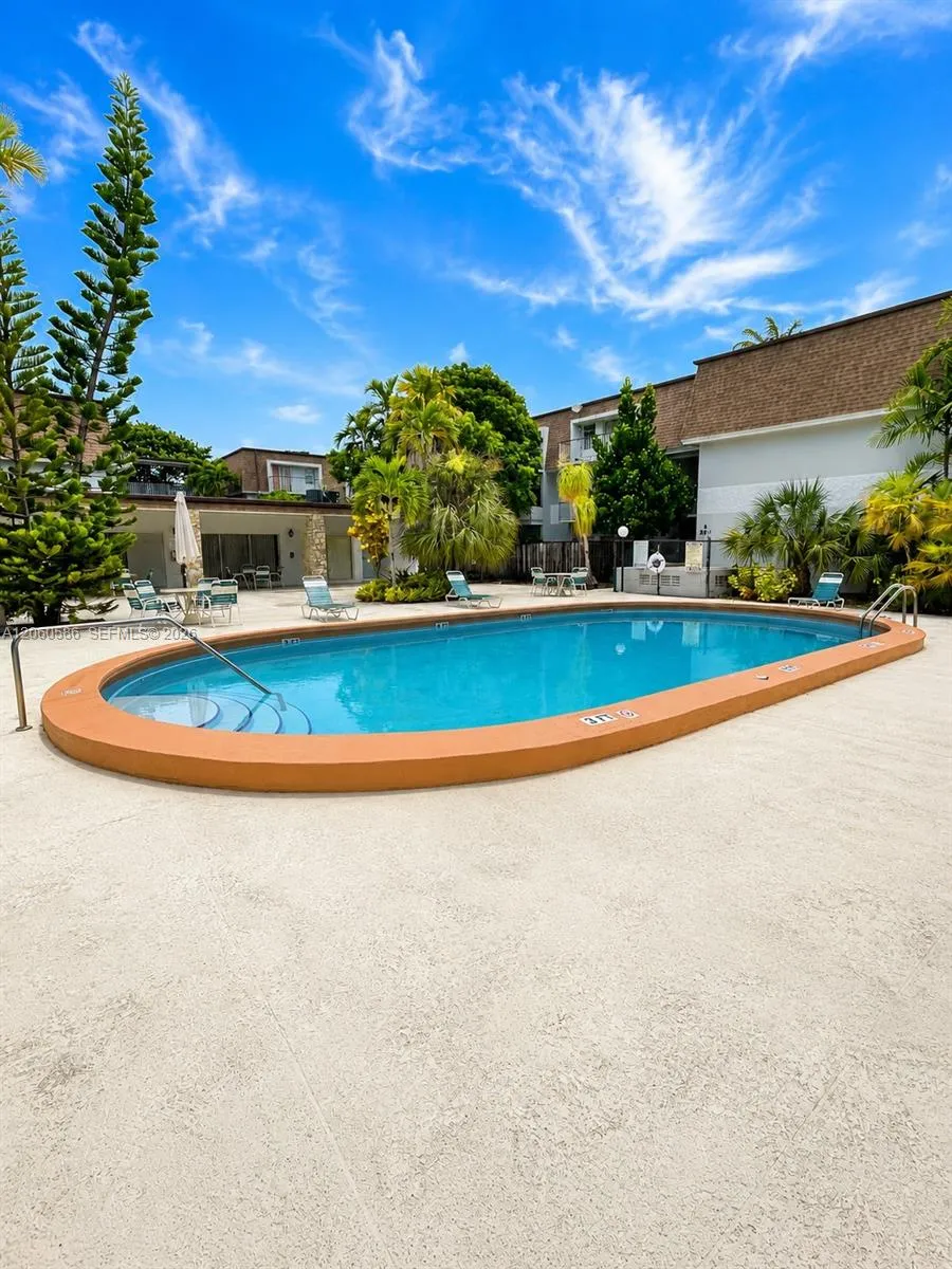 9651 SW 77th Ave #206E Miami, FL 33156