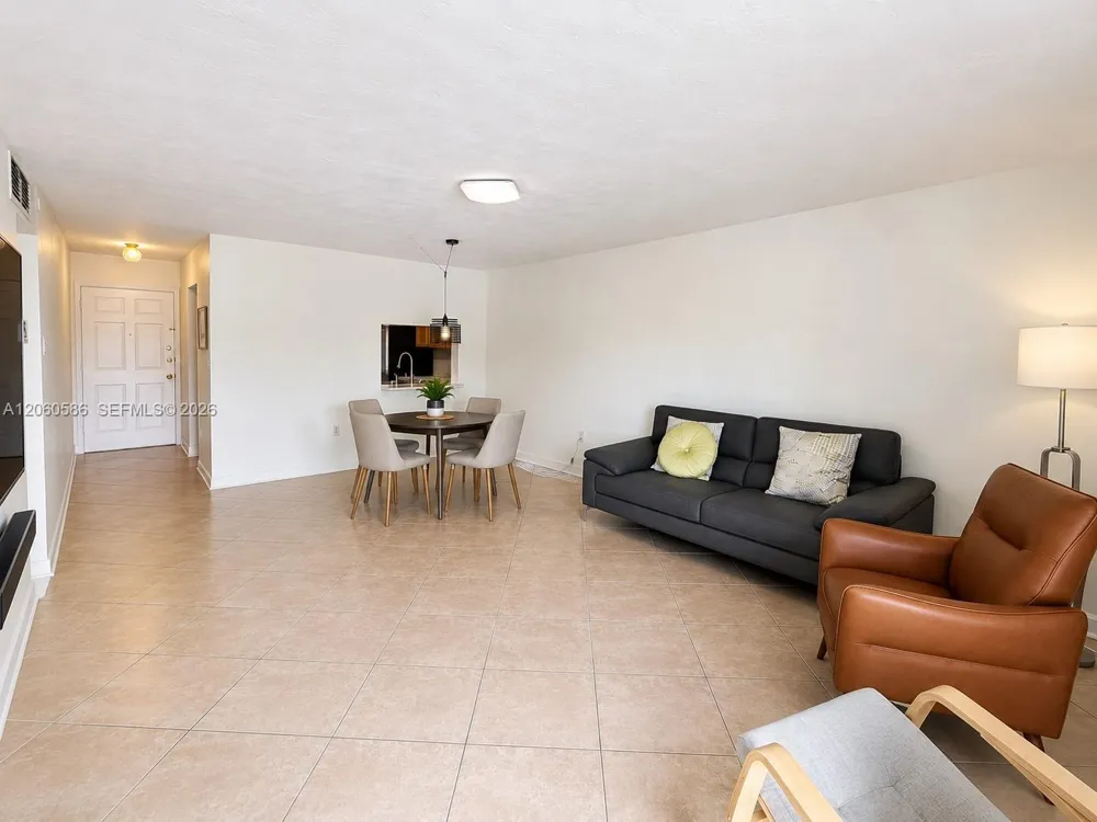 9651 SW 77th Ave #206E Miami, FL 33156