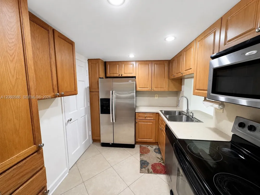 9651 SW 77th Ave #206E Miami, FL 33156