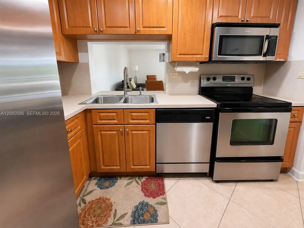 9651 SW 77th Ave #206E Miami, FL 33156