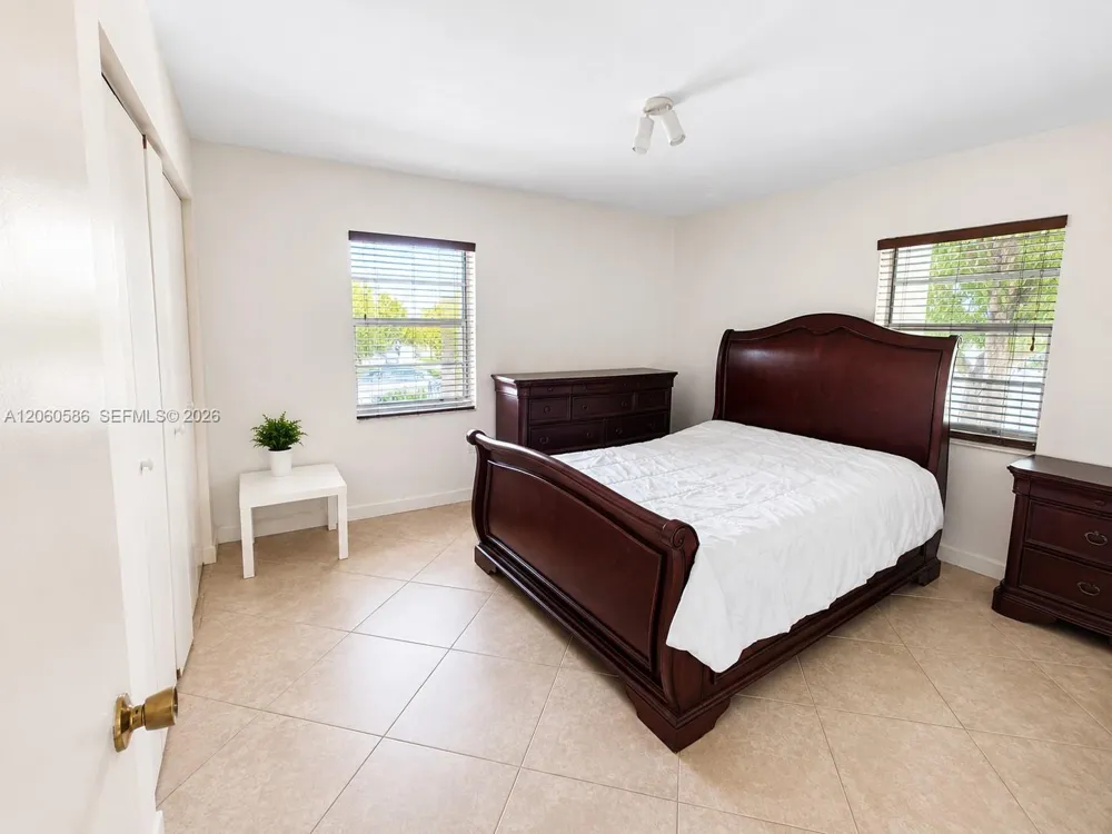 9651 SW 77th Ave #206E Miami, FL 33156