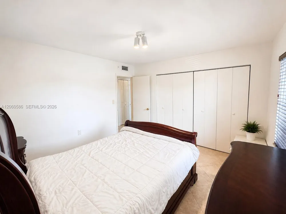 9651 SW 77th Ave #206E Miami, FL 33156
