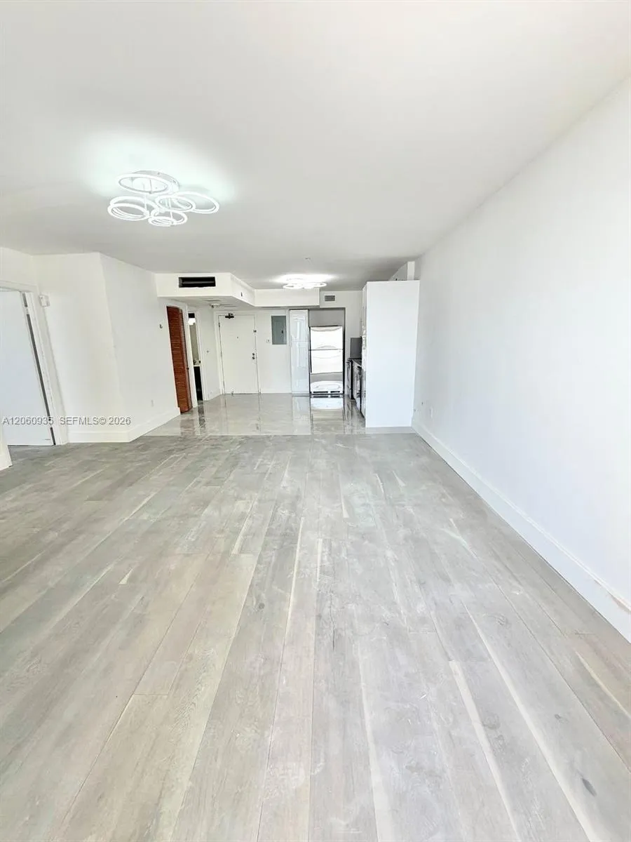 9273 Collins Ave #811 Surfside, FL 33154
