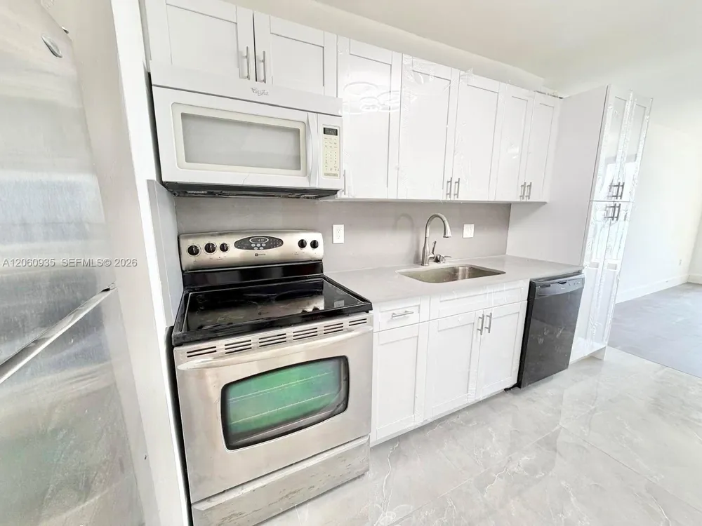 9273 Collins Ave #811 Surfside, FL 33154