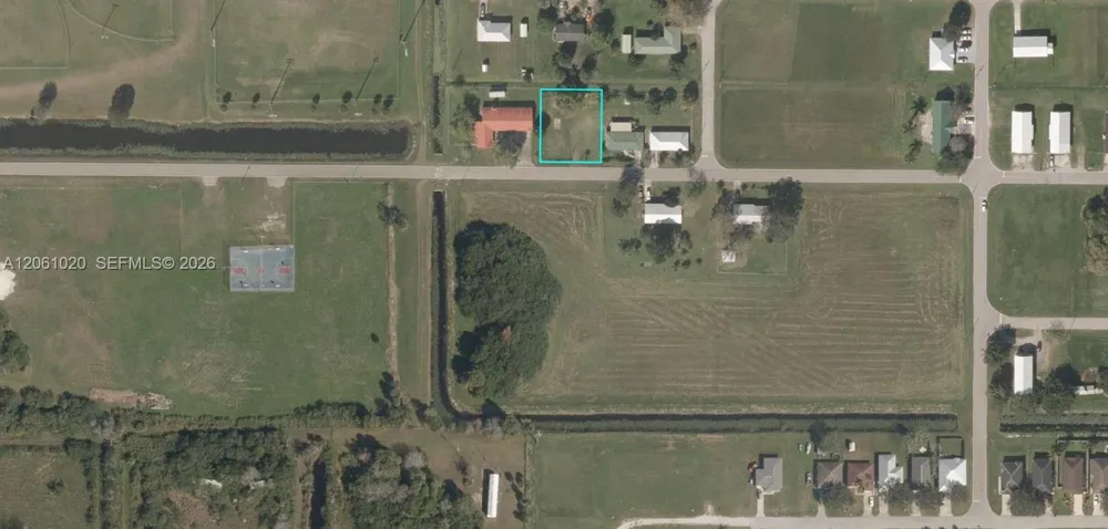 757 SW Avenue R Moore Haven, FL 33471