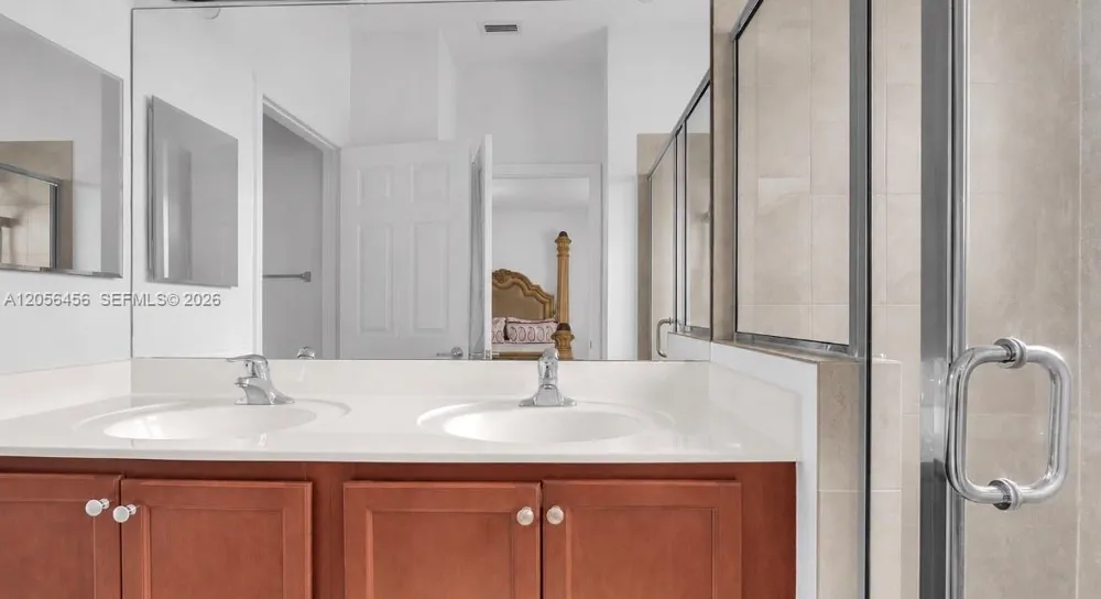 3247 NW 31st Ter Oakland Park, FL 33309