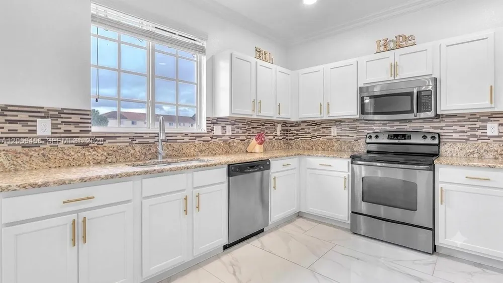 3247 NW 31st Ter Oakland Park, FL 33309