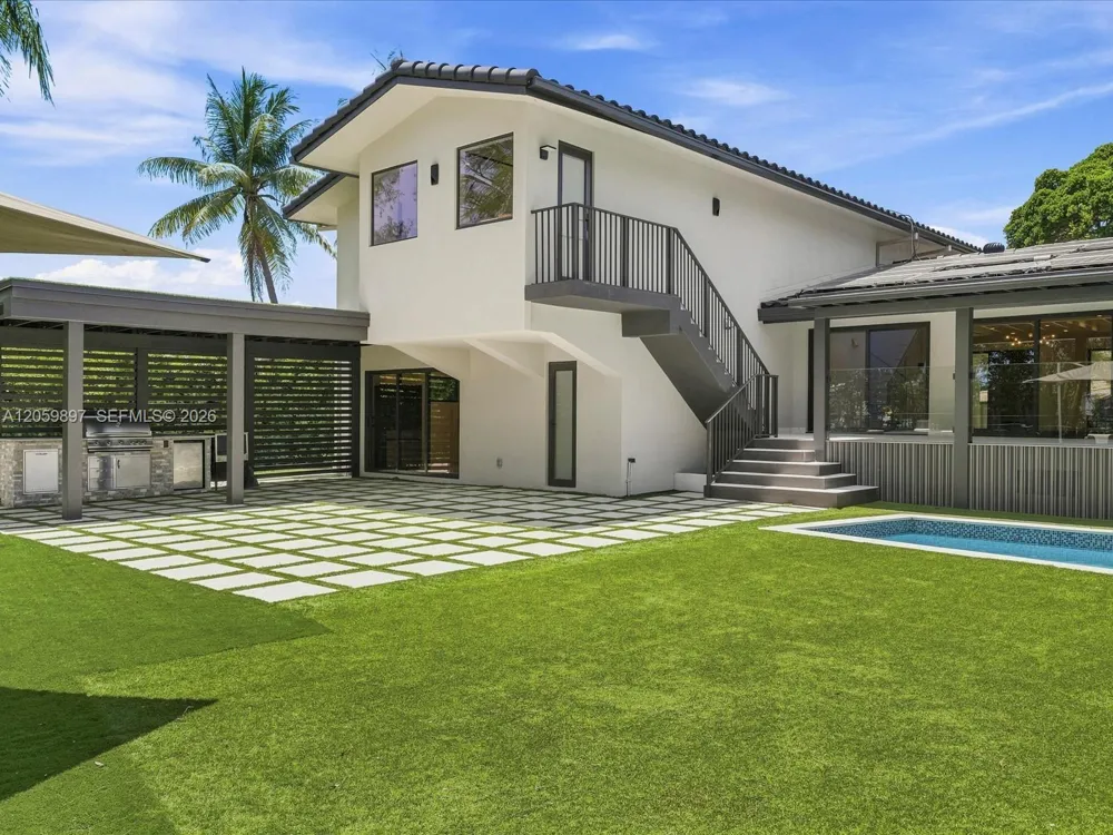 20001 NE 25th Ave Miami, FL 33180