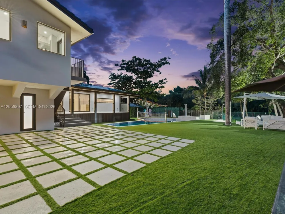 20001 NE 25th Ave Miami, FL 33180