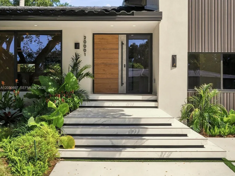20001 NE 25th Ave Miami, FL 33180