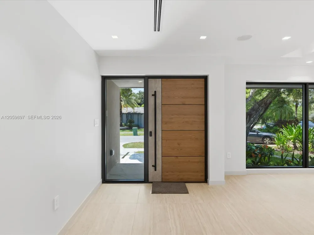 20001 NE 25th Ave Miami, FL 33180