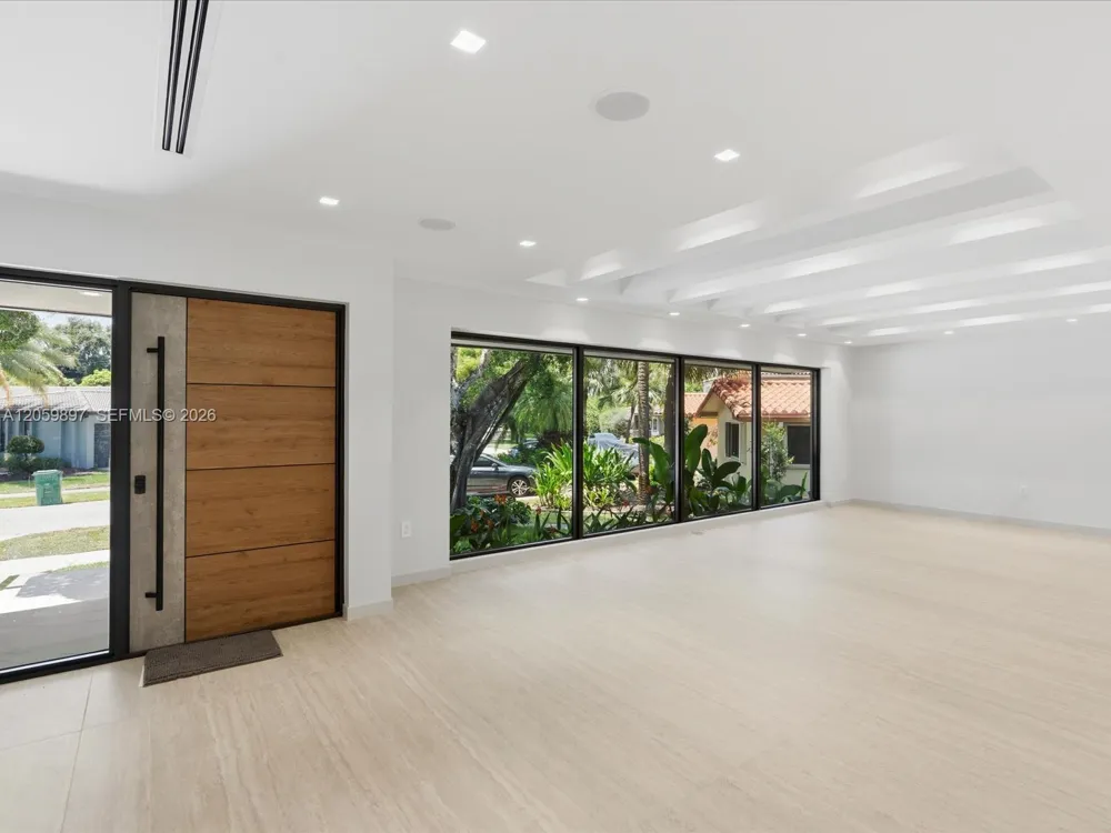 20001 NE 25th Ave Miami, FL 33180