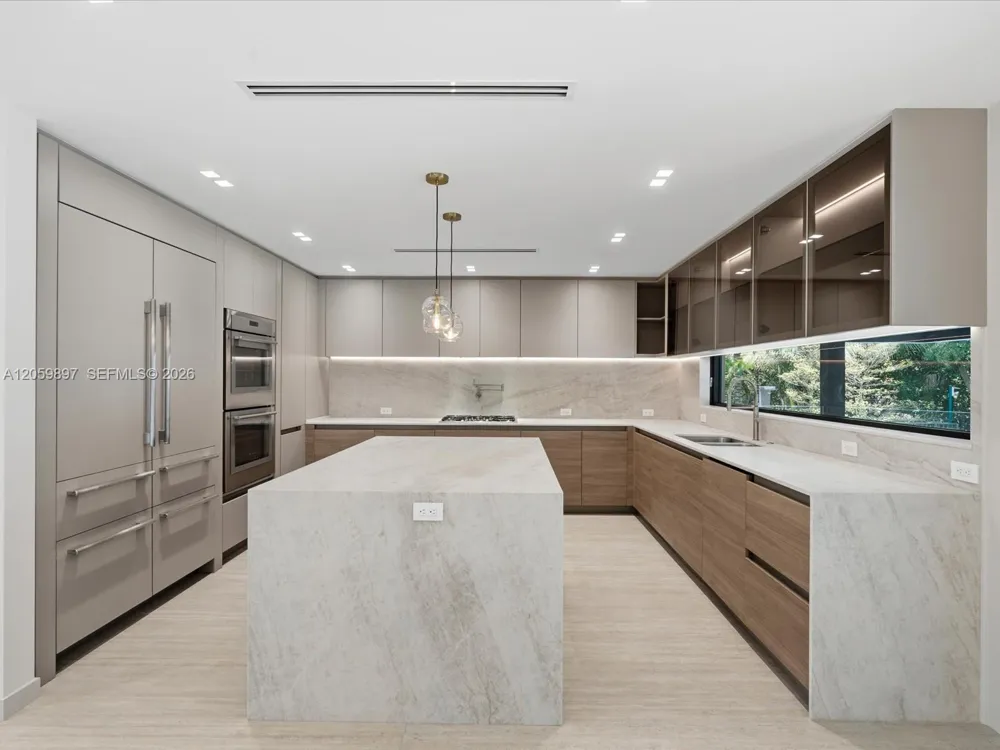 20001 NE 25th Ave Miami, FL 33180