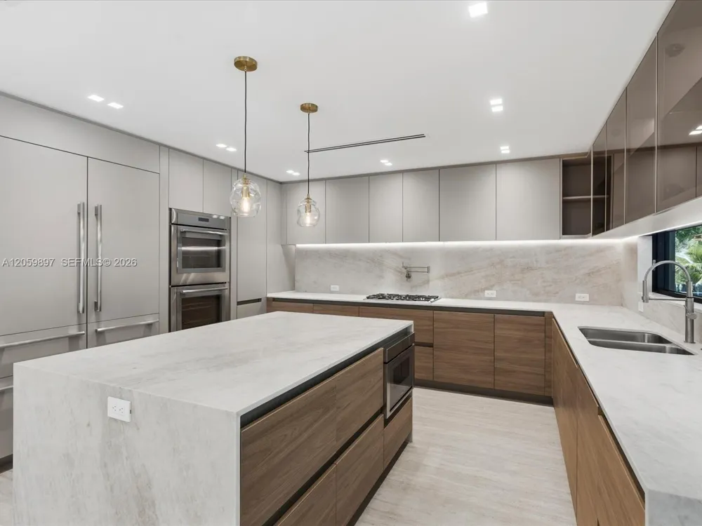 20001 NE 25th Ave Miami, FL 33180