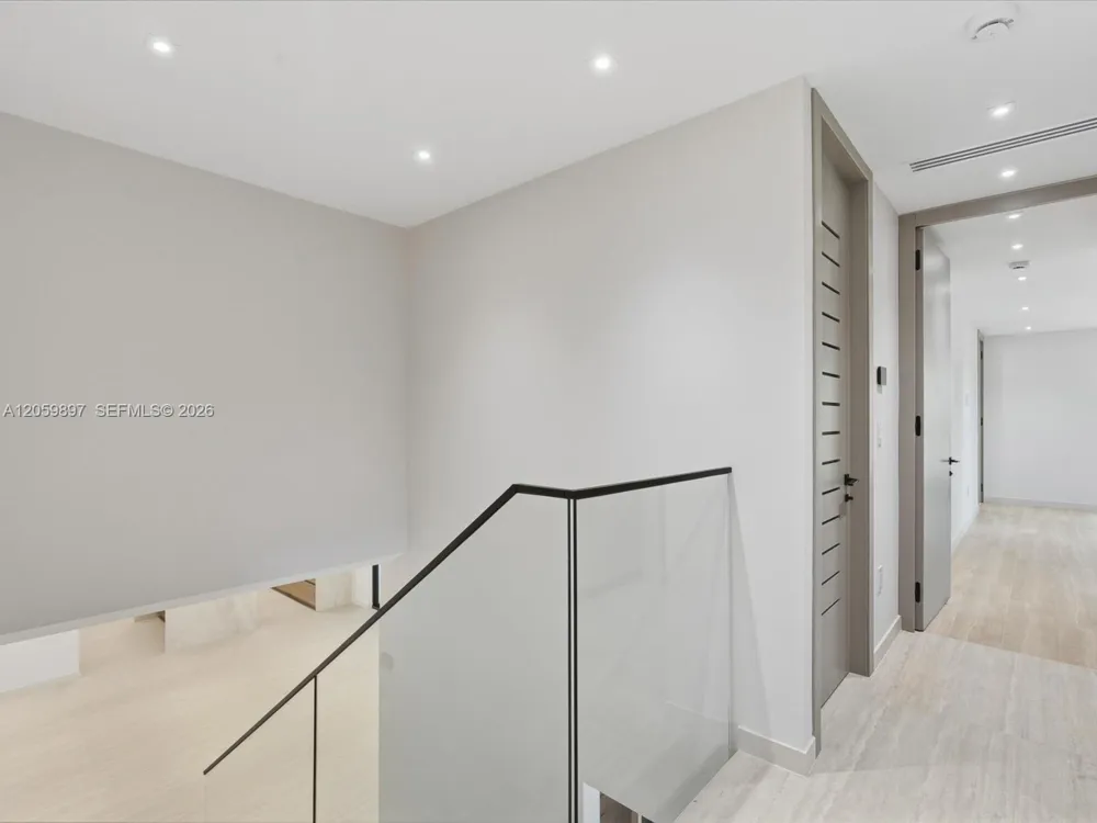 20001 NE 25th Ave Miami, FL 33180