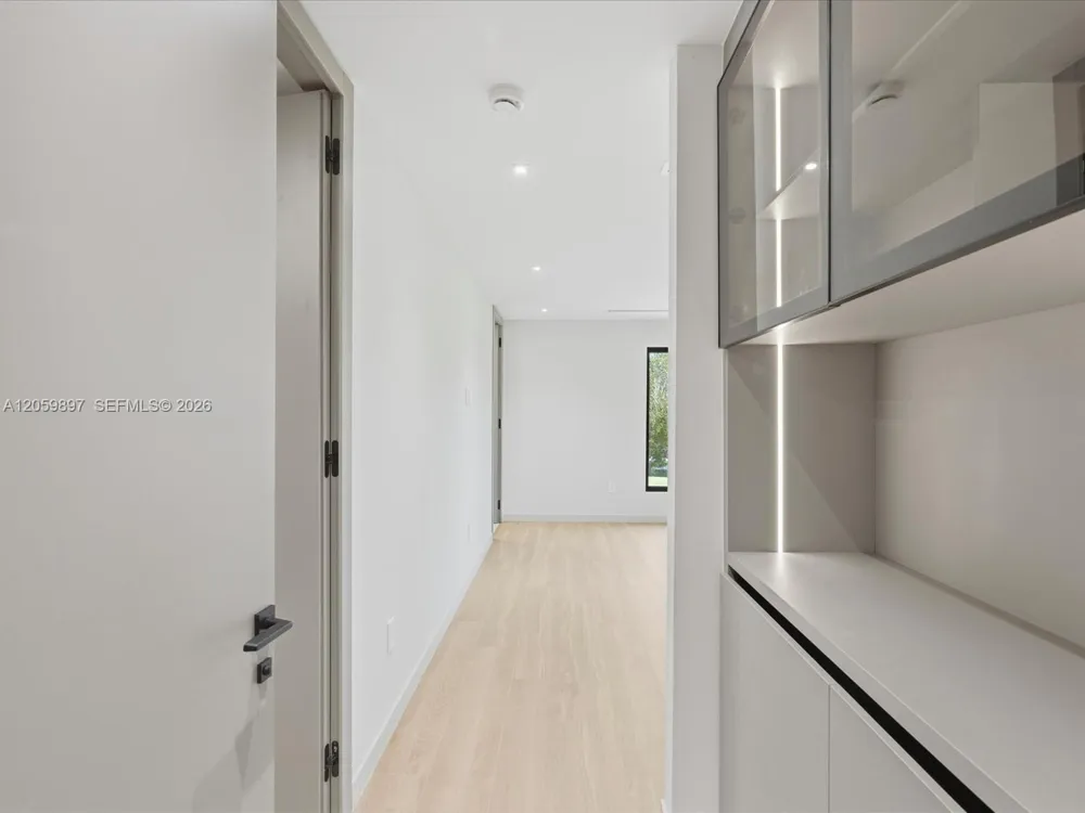 20001 NE 25th Ave Miami, FL 33180