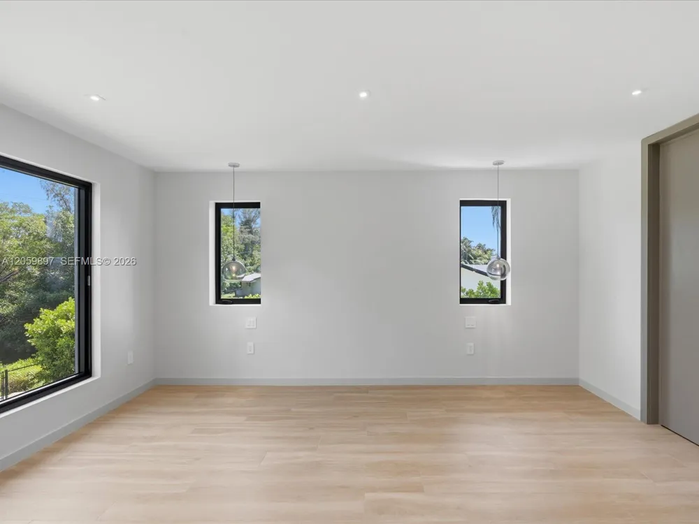 20001 NE 25th Ave Miami, FL 33180