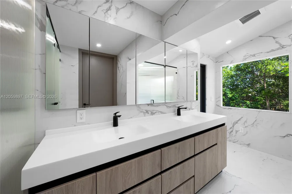 20001 NE 25th Ave Miami, FL 33180