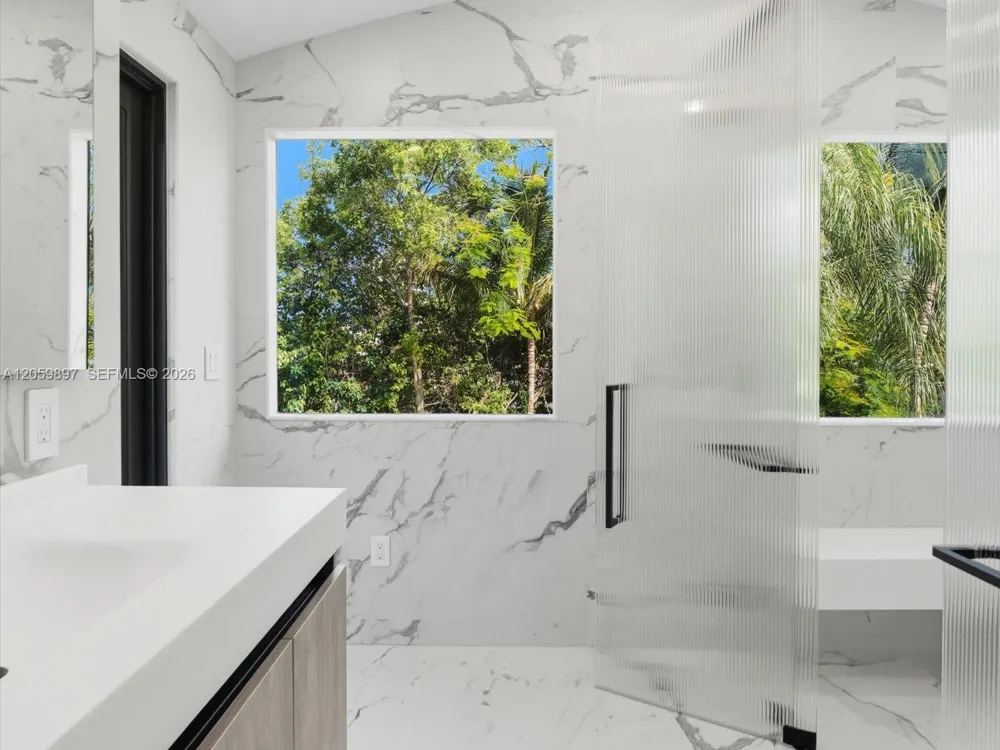 20001 NE 25th Ave Miami, FL 33180