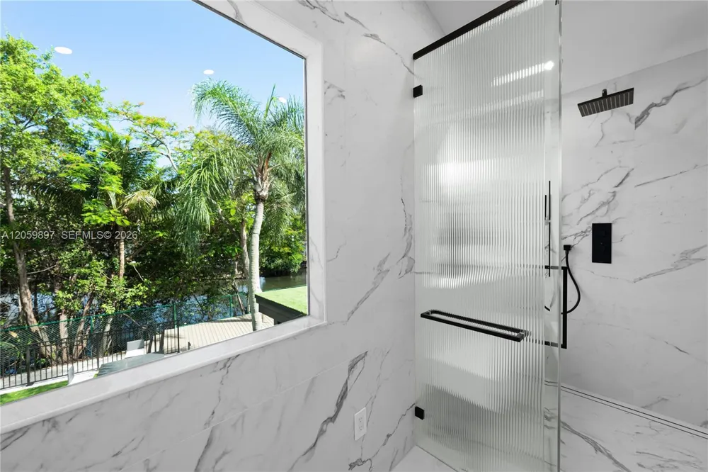 20001 NE 25th Ave Miami, FL 33180