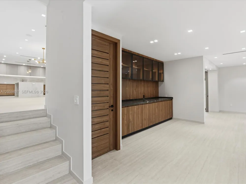 20001 NE 25th Ave Miami, FL 33180