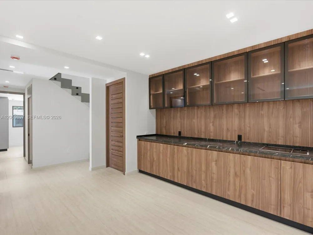 20001 NE 25th Ave Miami, FL 33180
