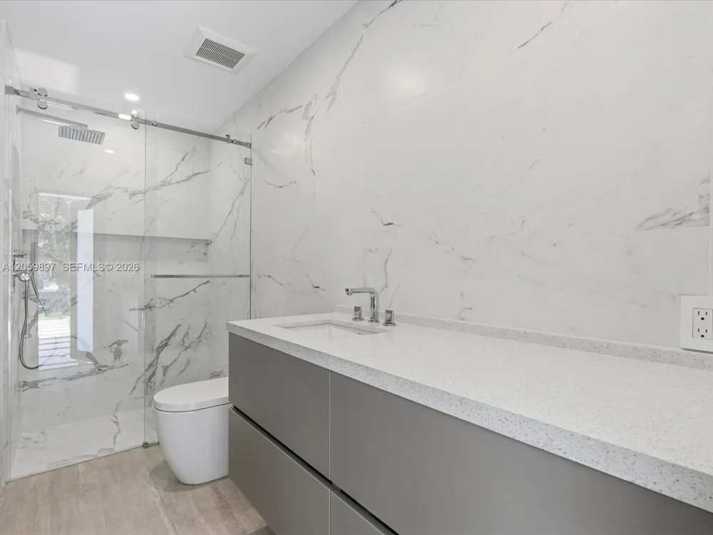 20001 NE 25th Ave Miami, FL 33180