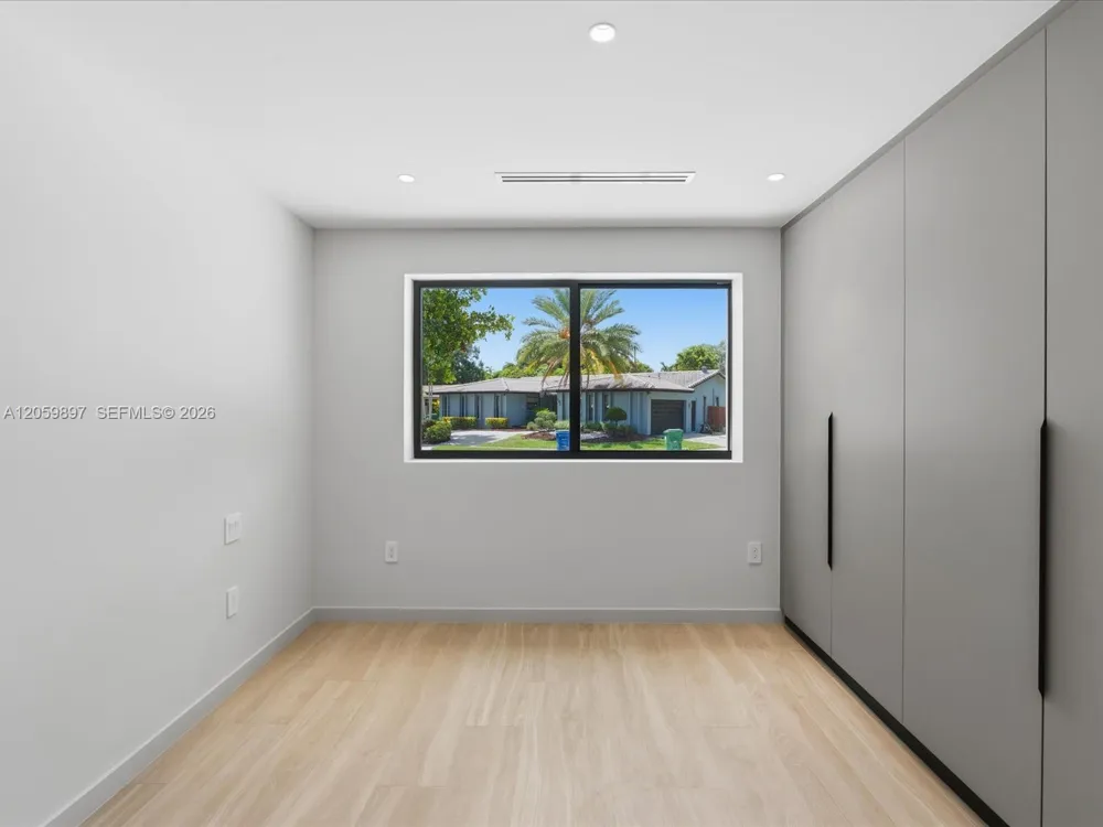 20001 NE 25th Ave Miami, FL 33180