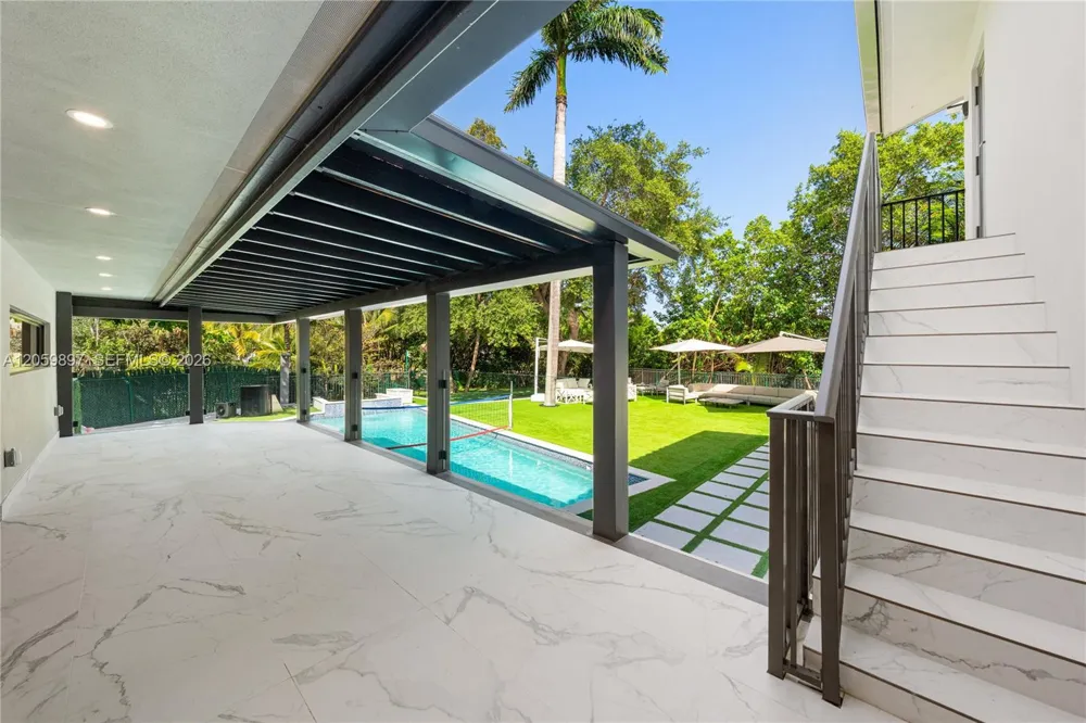 20001 NE 25th Ave Miami, FL 33180