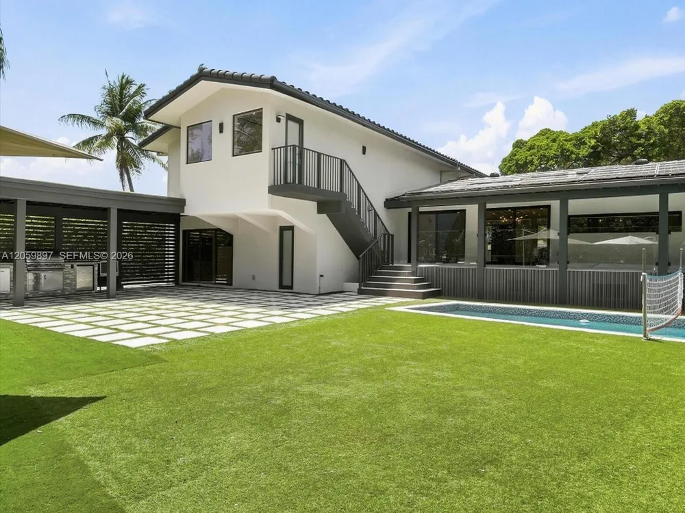 20001 NE 25th Ave Miami, FL 33180