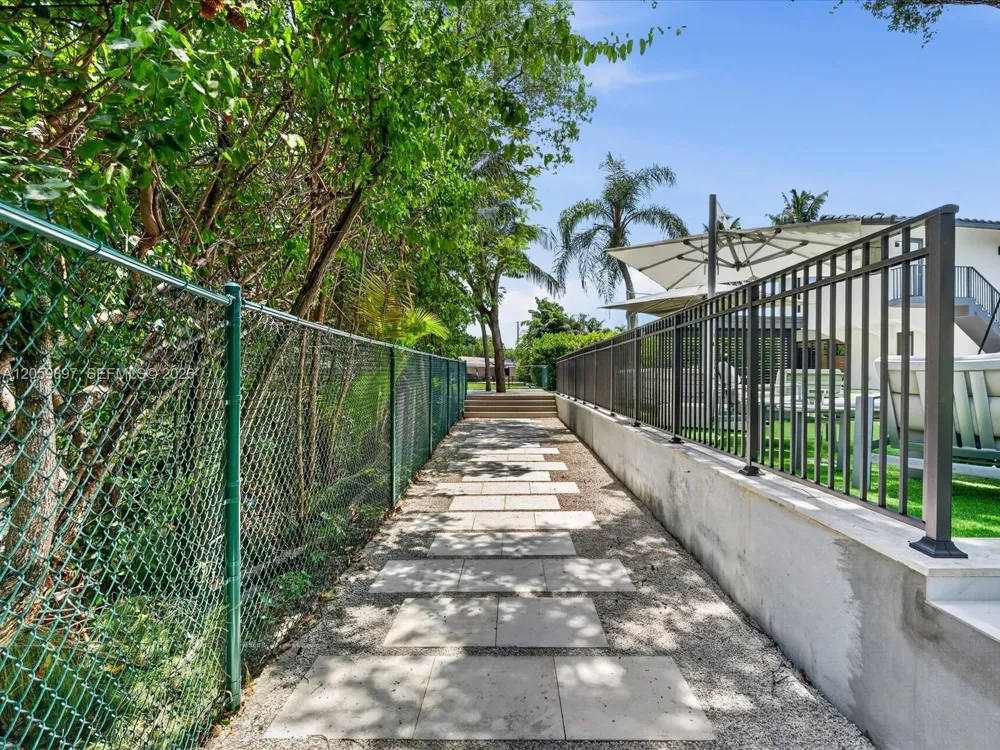 20001 NE 25th Ave Miami, FL 33180